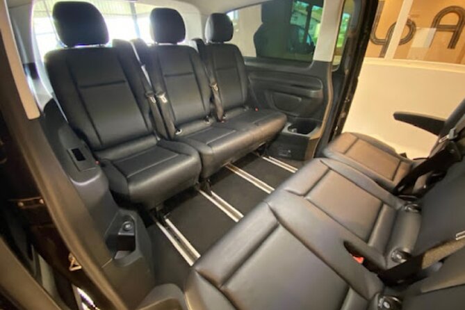 Airport transfer Nice from to Monaco - Pickup in Nice, meeting point in Monaco: the practical flow