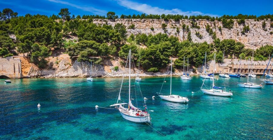 Calanques of Cassis, Aix-en-Provence & Wine Tasting Day Tour - Wine tasting: learning the region through a guided sip