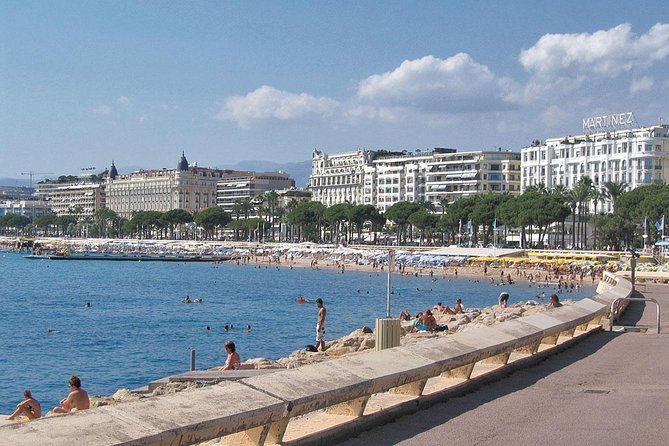 Cannes & Antibes, shared guided tour from Nice - The guide format: what “guided” means on this shared tour