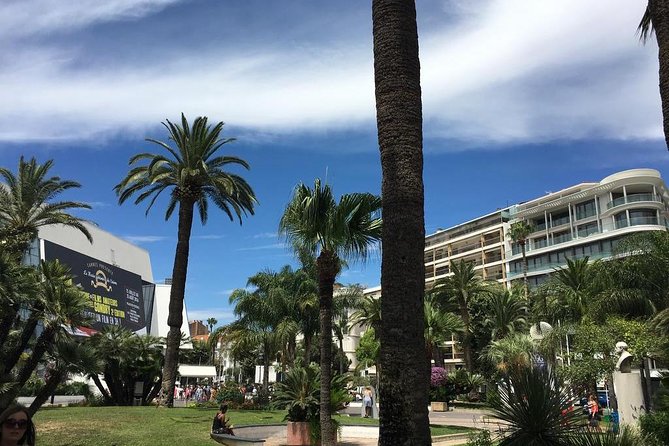 Cannes & Antibes, shared guided tour from Nice - What to bring and how to dress for a coastal, photo-driven day