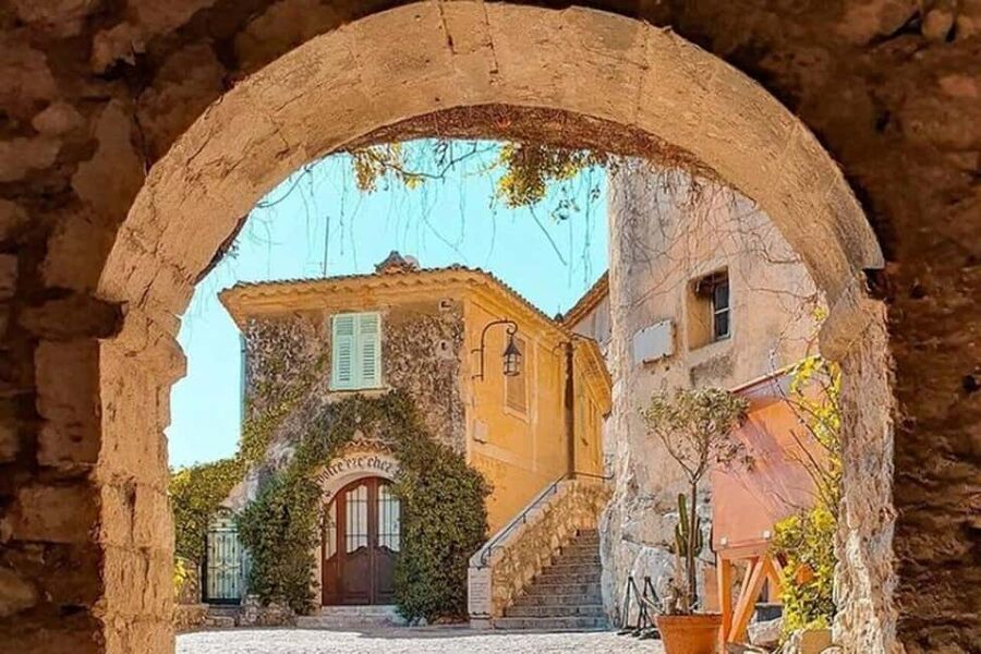 Explore Èze and the Côte d’Azur in a Renault Mégane E-Tech" - Electric quiet through Nice’s hilltop stops