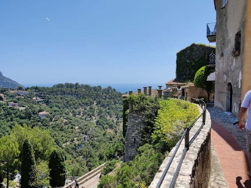 Èze: Walking Tour with a Certified Local Guide - Èze on foot: why the medieval village still feels real