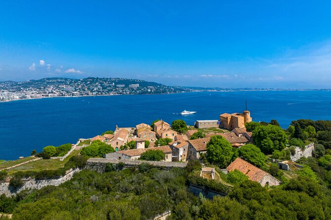 Ferry from Nice to the Island Sainte Marguerite - Wildlife and plants: Batéguier pond and Point de la Convention