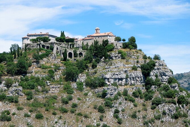 From Nice 1/2 day Tour Gourdon, St-Paul , Tourrettes & Grasse - Saint-Paul-de-Vence: art atmosphere, but road traffic can cut time