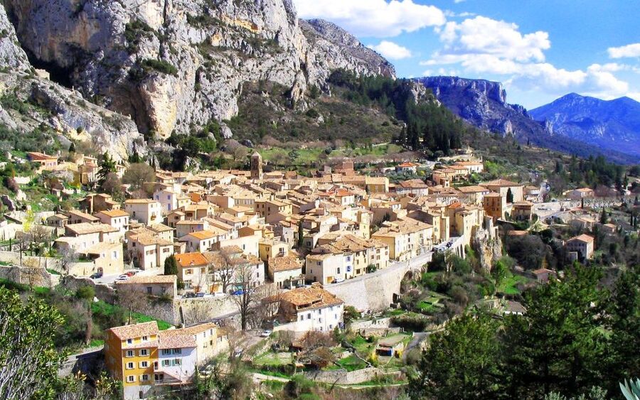 From Nice: Gorges du Verdon Guided Tour - Following the Verdon River to the canyon: why the views feel unreal