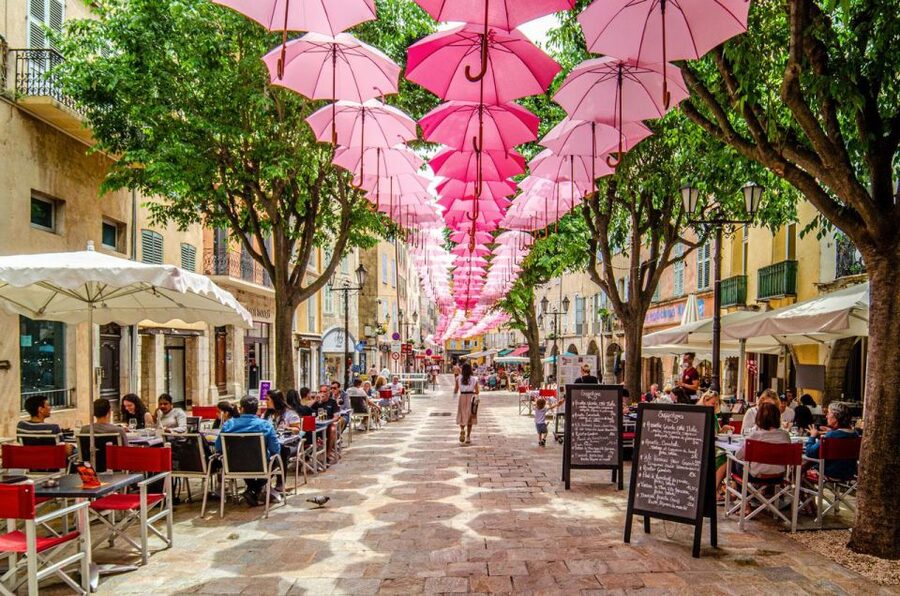 From Nice: Jewels of Provence Full-Day Tour with Transfers - Riding out of Nice: Antibes first, with market time