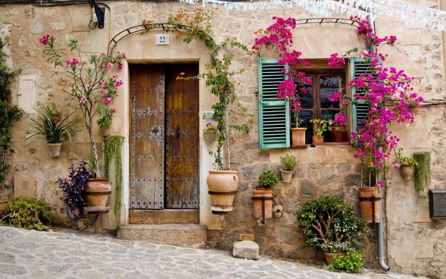 From Nice: Provence and its Medieval Villages Full-Day Tour - Gourdon and the Saut du Loup waterfalls: medieval town meets nature breaks