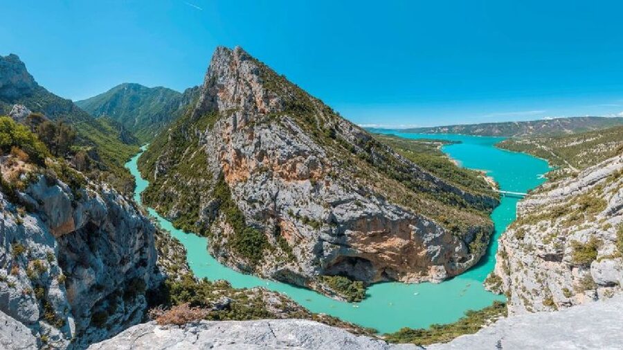 From Nice: Verdon Gorge Full-Day Tour - Lake of Sainte-Croix free time: bring a swimsuit and time your photos right