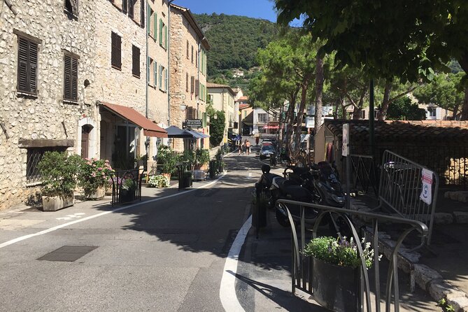 Grasse perfumery Fragonard, Gourdon, Tourettes Sur Loup, Saint Paul De Vence - Tourrettes-sur-Loup: medieval streets in a tight 30 minutes