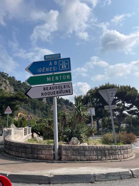 Guided Ferrari Tour: Monaco & Èze from Villefranche sur mer - Èze village photo stop: the medieval hilltop payoff