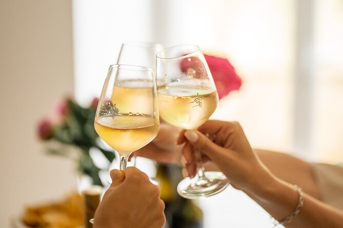 Introduction to Wine Tasting in Nice city centre (6 French wines) - Guides, teaching style, and why it matters for your confidence