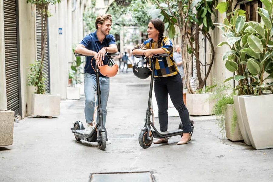 Nice: 1h30 E-scooter highlights tour - Garibaldi Square and Port Lympia: boats and luxury side by side