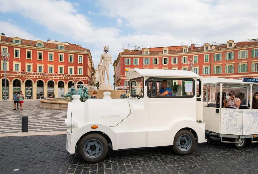 Nice: A gentle ride on a small electric train with panoramic views - Audio commentary in 8 languages: helpful, with a couple quirks