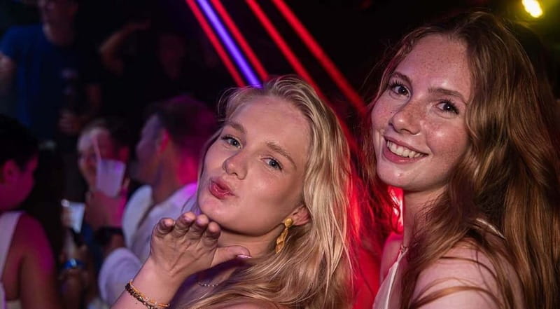 Nice: Bar/Pub Crawl with Free Shots and VIP Entry - Three bars and a nightclub in 5 hours: how to handle the pace