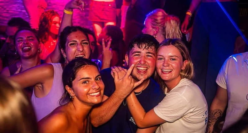 Nice: Bar/Pub Crawl with Free Shots and VIP Entry - Should you book this Nice bar crawl?