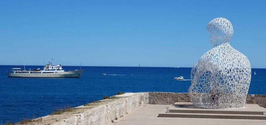 Nice: Cannes, Antibes & St Paul de Vence Half-Day Tour - La Croisette Walk: Beaches, Yachts, and the Riviera’s Signature Stroll