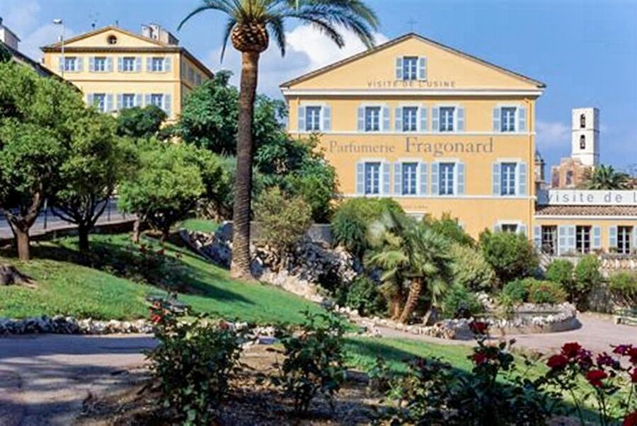 Nice: Countryside Tour with Grasse - Gourdon: a 9th-century castle and a viewpoint over the Riviera