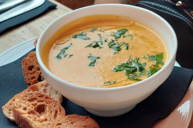 Nice Food Tour – A Full Meal on French Riviera by Do Eat Better - Stop 1: Place Masséna and the olive oil story of Nice