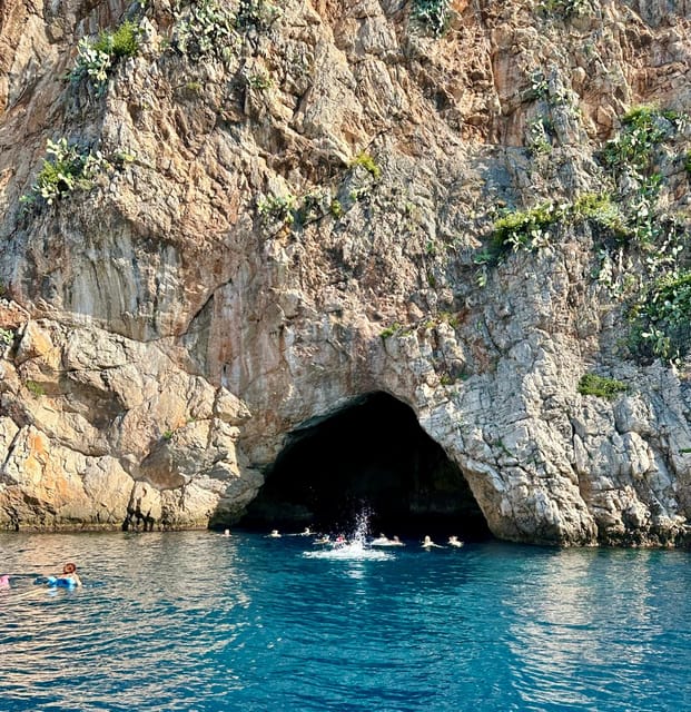 Nice: Mala Caves, Villefranche & Snorkeling Boat Tour - Included on the boat (and what you need to bring yourself)