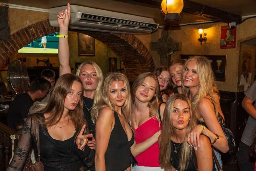 Nice: Orange Bar Crawl with 5 Free Shots & VIP Club Entry - Free Shots, Drink Deals, and the Real Cost of a Night Out