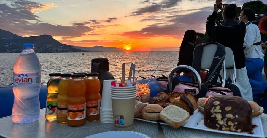 Nice: Saint Jean Cap Ferrat Sunrise Boat Trip with Breakfast - Villefranche-sur-Mer and the return to Nice: short scenic boosts