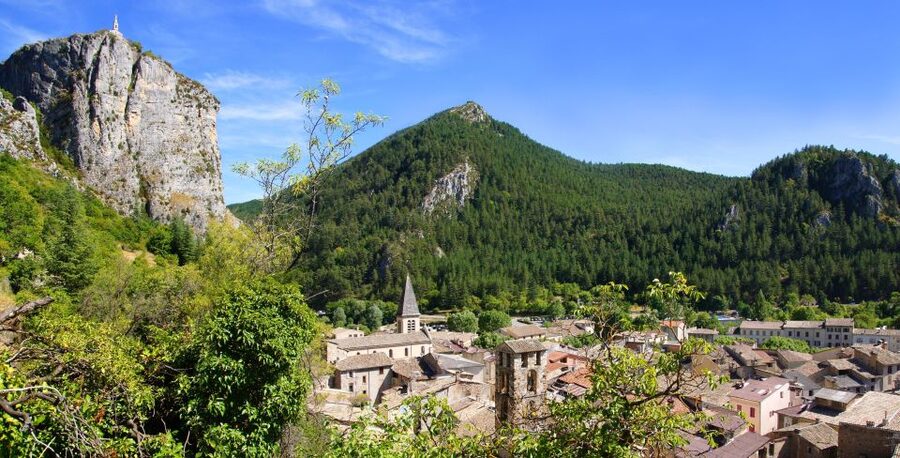 Nice: The Gorges du Verdon and Ste Croix Lake Full-Day Tour - Moustiers-Sainte-Marie: Faience Craft and Amphitheater Views