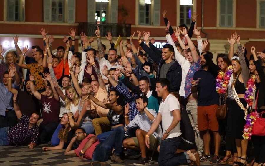Nice: Ultimate Party Bar Crawl Free Shots & VIP Club Entry - The Real-World Crowd and Group Dynamics