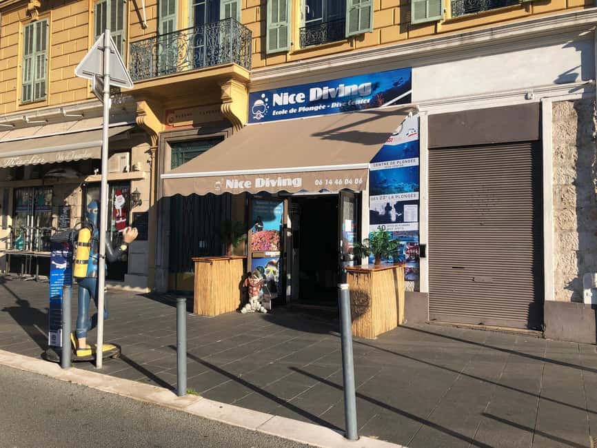 Nice : VIP sea tour with snorkeling & discover scuba - Meeting point in Nice: find the diver statue, not the stress