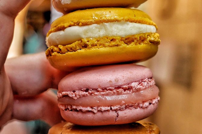 NO DIET CLUB - Unique Local Food in Nice ! - Desserts: macarons with place-specific flavors and Italian ice cream