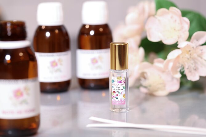 Perfume Making Class + Guided Visit of Fragonard nearby MONACO - The 45-minute flow: lab visit then the Flower of the Year workshop