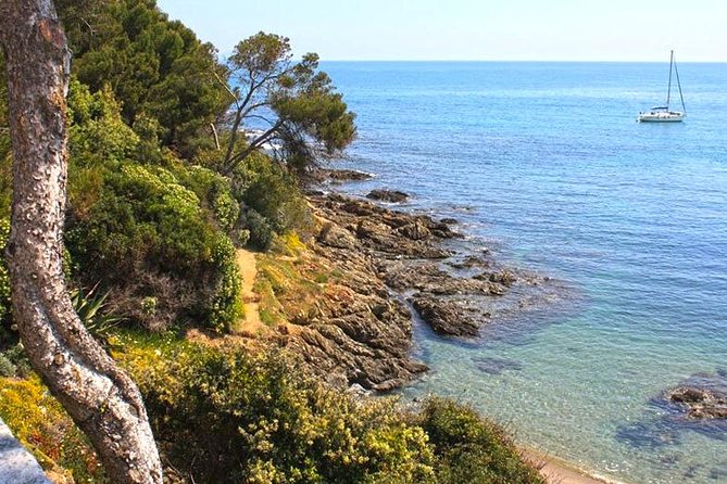Picturesque walk from Nice to Villefranche sur Mer with pic-nic and swim - Stop 2: coastal trails with views toward Saint Jean Cap Ferrat