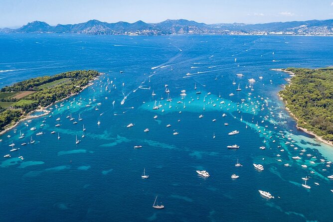 Private Boat Tour Nice, Villefranche, St Jean Cap Ferrat - On-board comfort: wine, snorkeling gear, shade, and radio