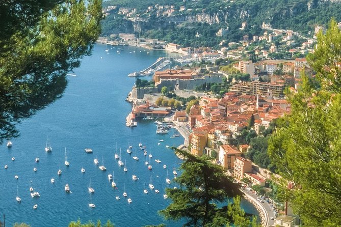 Private Driver/Guide to Monaco, Monte-Carlo and Eze Village - Prince’s Palace Photos, Monte-Carlo Casino Square, and the F1 Circuit Moment