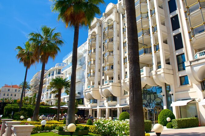 Private tour French Riviera Shopping & Lunch in St Paul de Vence - Rue d’Antibes: The Shopping Strip Behind the Seafront