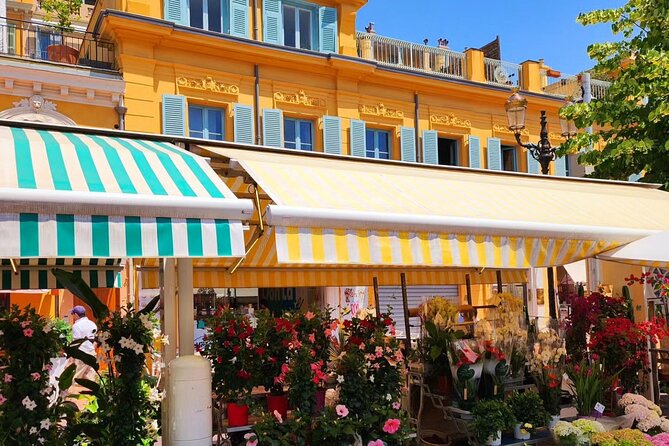 Private tour of Nice with tasting of traditional dishes - Climbing toward the old castle site for the best payoff