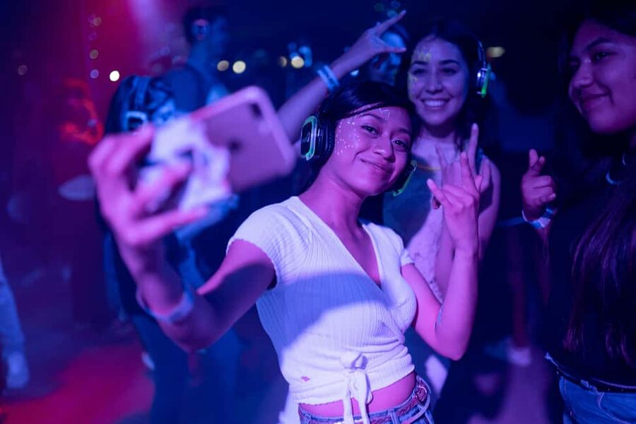 Pub Crawl Nice: Free Shots,Best Bar, Secret Surprise with us - The social part: ice-breaking games that actually change the mood