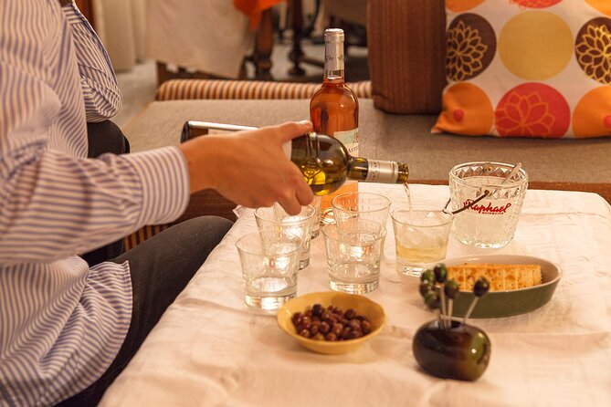share a traditional meal with licauw - Small group size: what a max of 8 means for your comfort