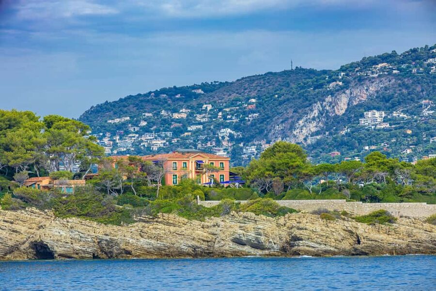 Take a 2-hour stroll to Monaco - The Monaco part: seeing it, but also seeing the limitation