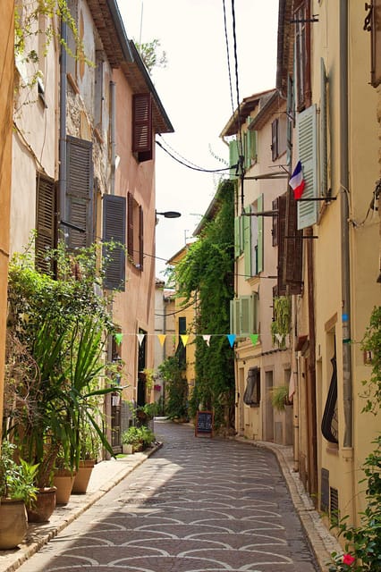 Visit Saint Paul de Vence, Antibes, and Cannes: 7-Hour Tour - Who should book this tour