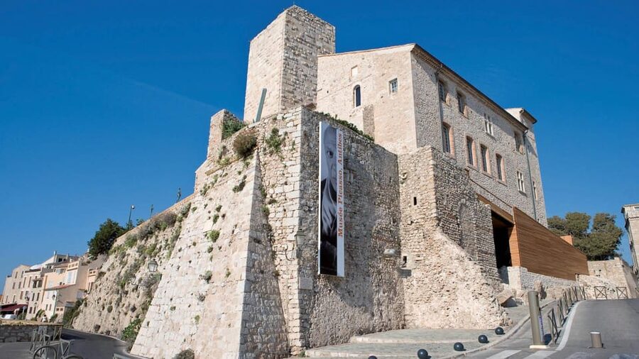 Visit Saint Paul de Vence, Antibes, and Cannes: 7-Hour Tour - Antibes: Provençal markets, medieval walls, and Cap d’Antibes views